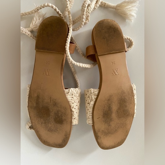 Pawuamba Designer Handmade Crochet Self-tie Sandals - Picture 7 of 10